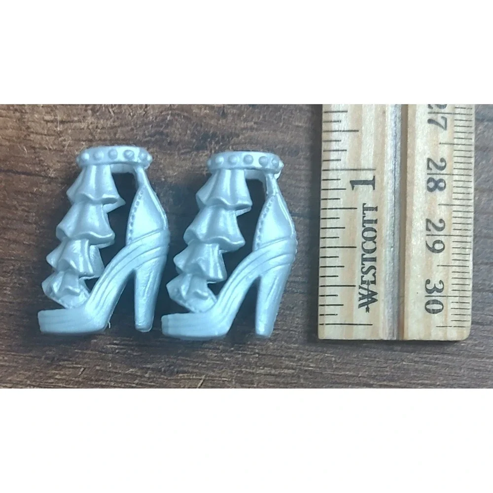 Barbie Doll Gray Ruffle Platform High Heel Open Toe Shoe Arched Feet Z14